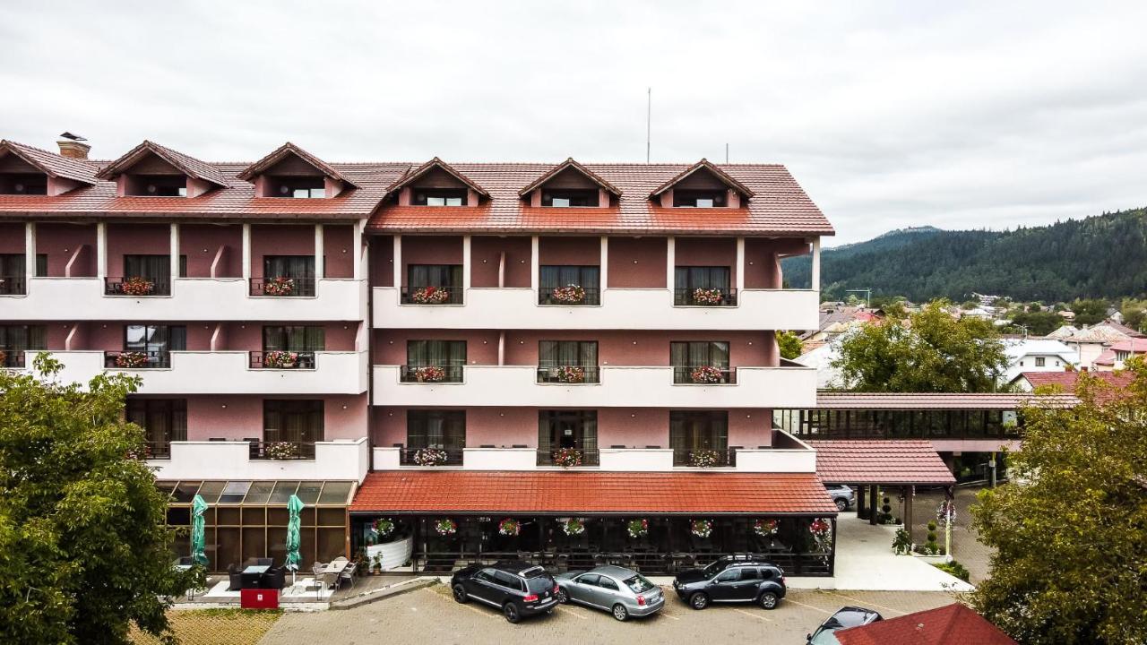Hotel Eden Garden Spa Campulung Moldovenesc Bagian luar foto
