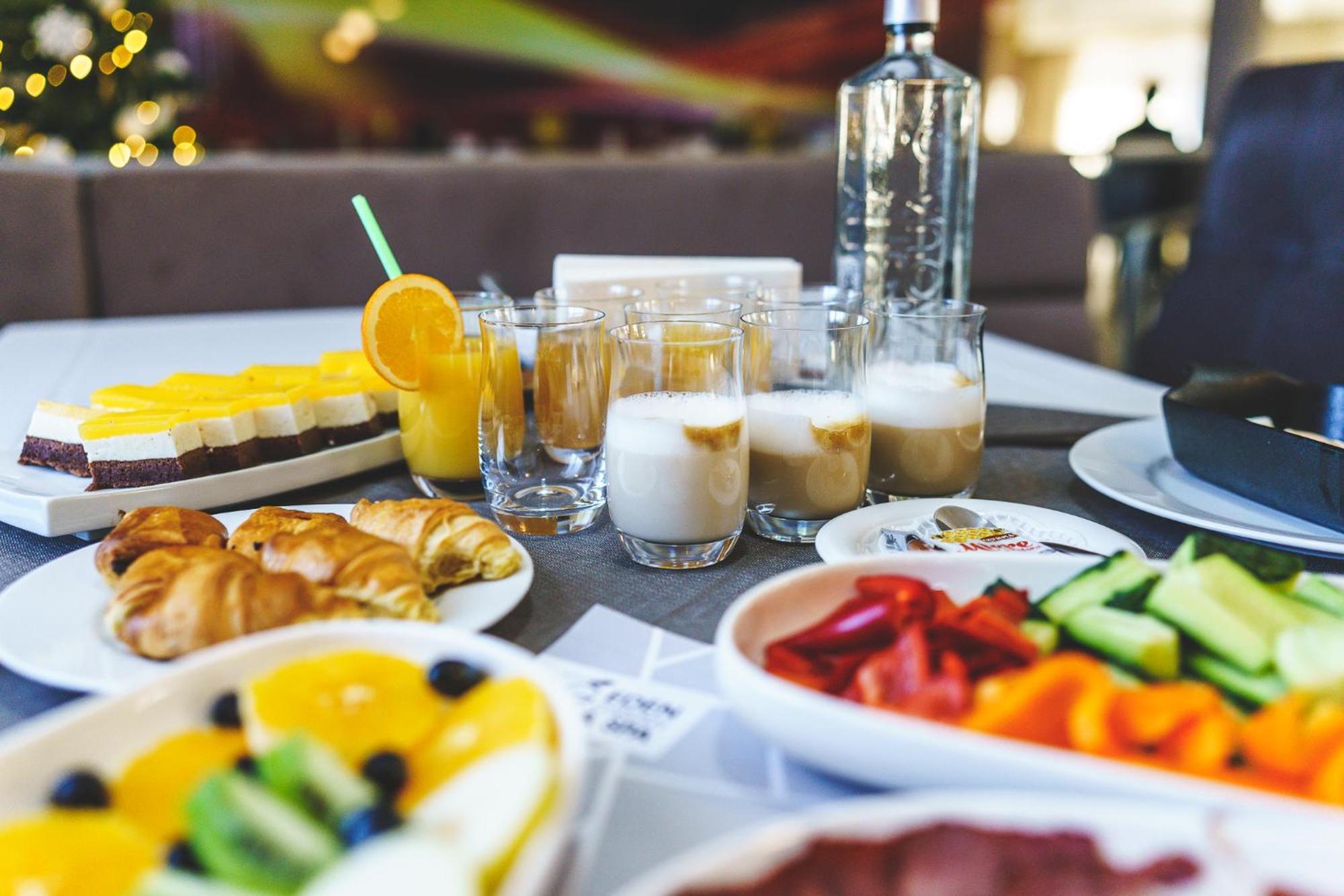 Hotel Eden Garden Spa Campulung Moldovenesc Bagian luar foto